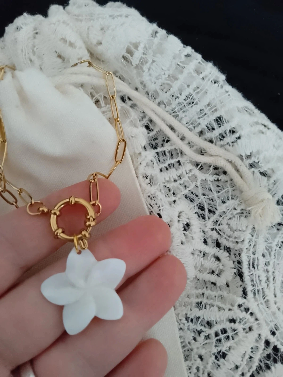 Collar bohemio flor en nácar blanco natural – photo 2